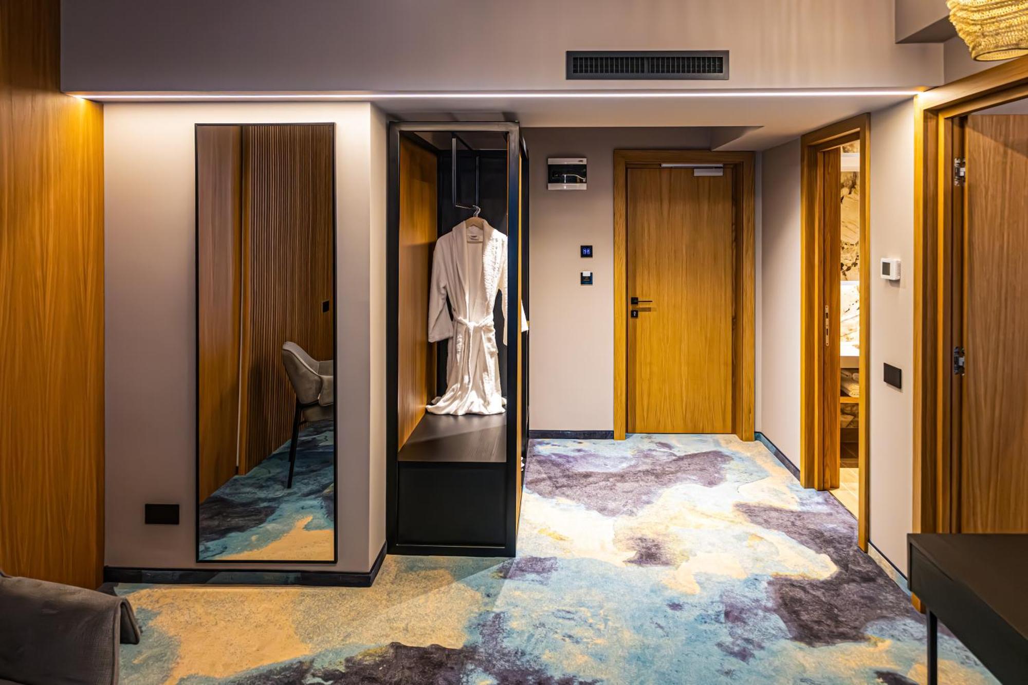 Hotel Bucura Călimăneşti Exteriör bild